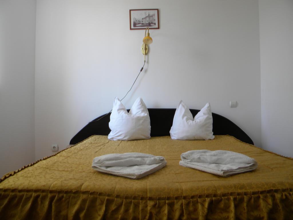 Hotel River Târgu Jiu Habitación foto