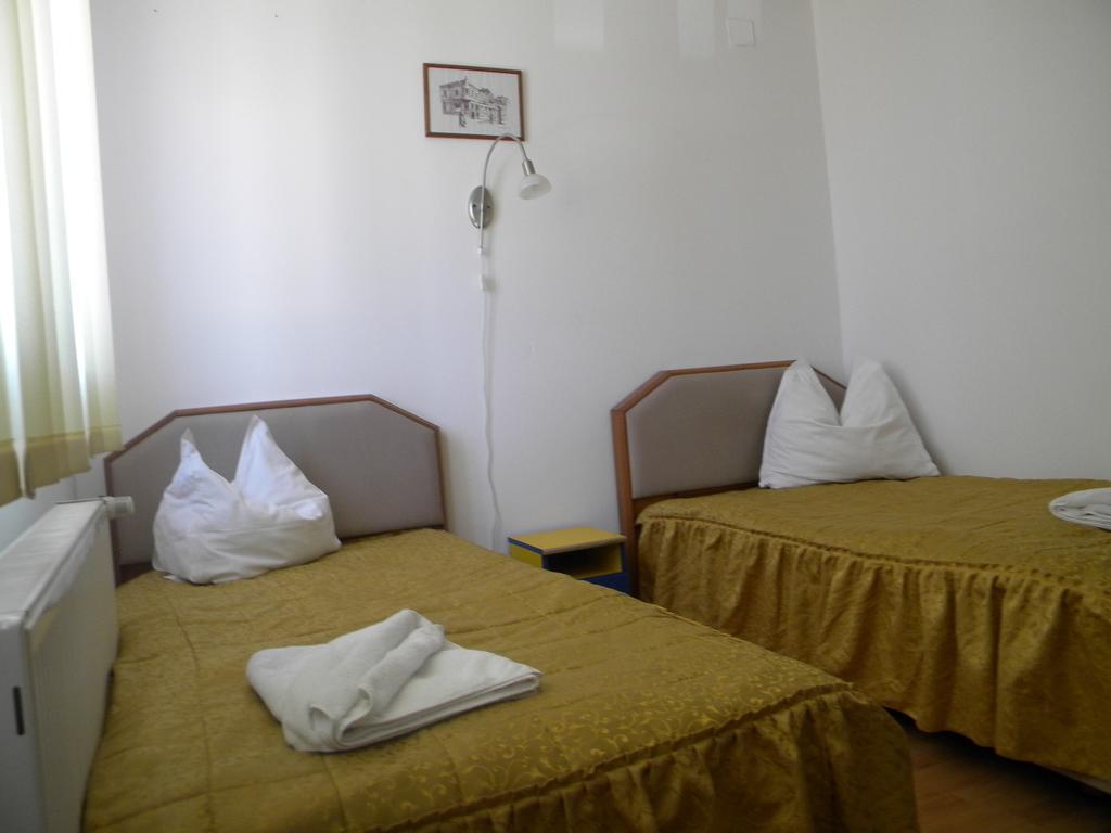 Hotel River Târgu Jiu Habitación foto