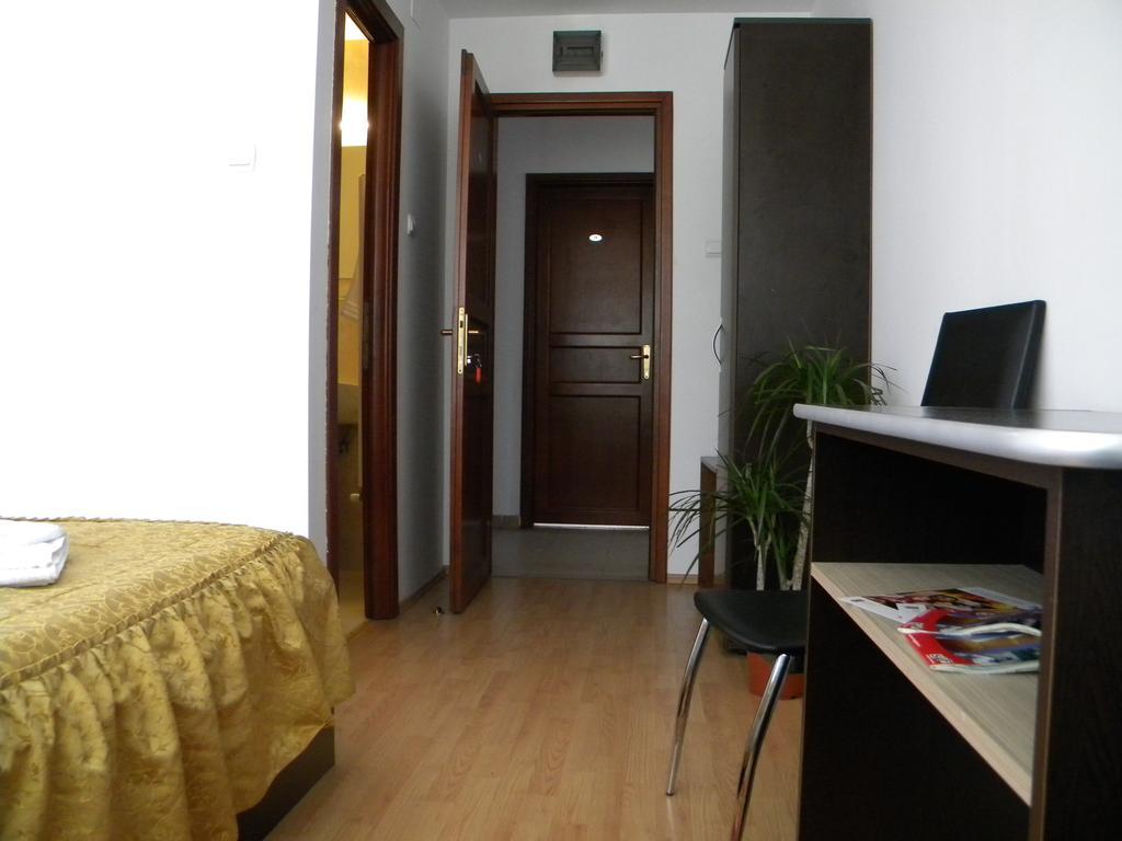 Hotel River Târgu Jiu Habitación foto