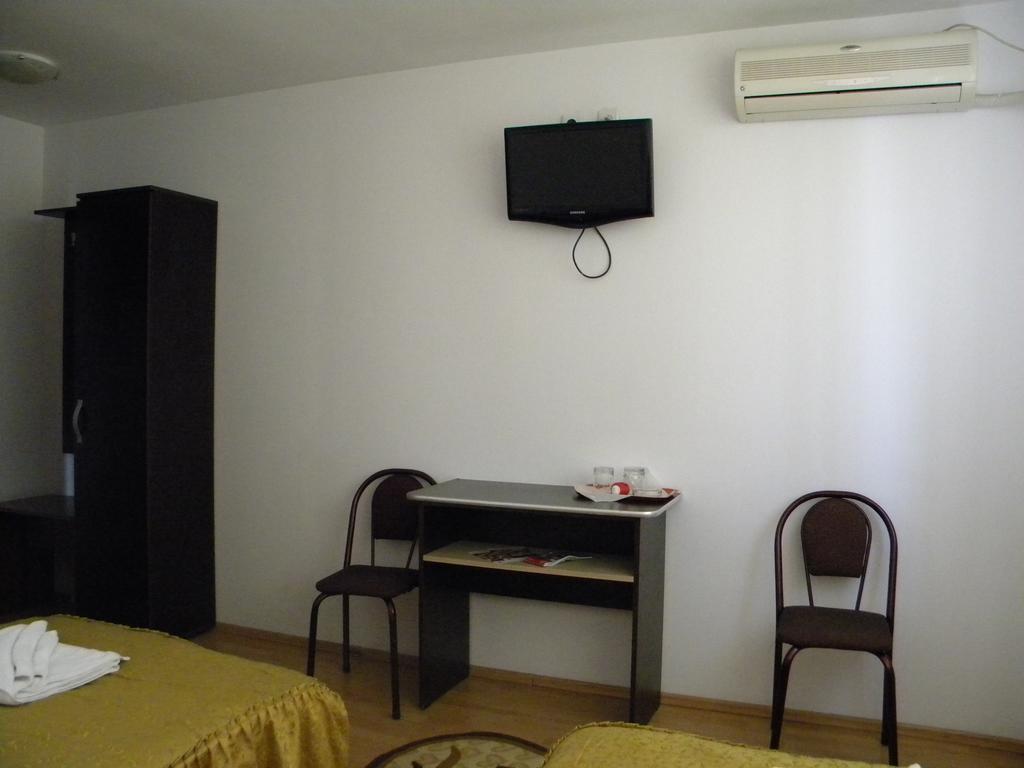Hotel River Târgu Jiu Habitación foto