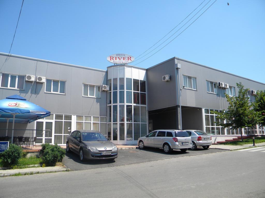 Hotel River Târgu Jiu Habitación foto