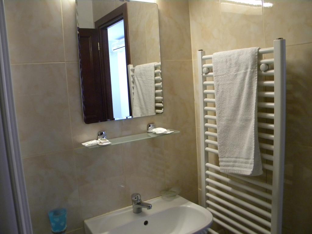 Hotel River Târgu Jiu Habitación foto