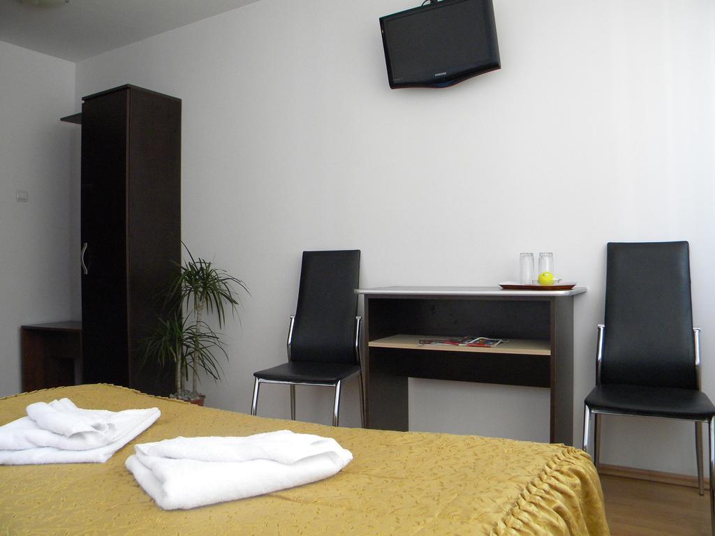 Hotel River Târgu Jiu Habitación foto